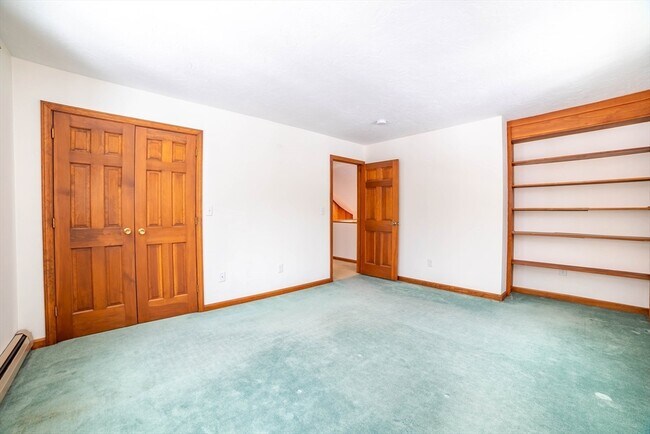 Building Photo - 160 Floral St