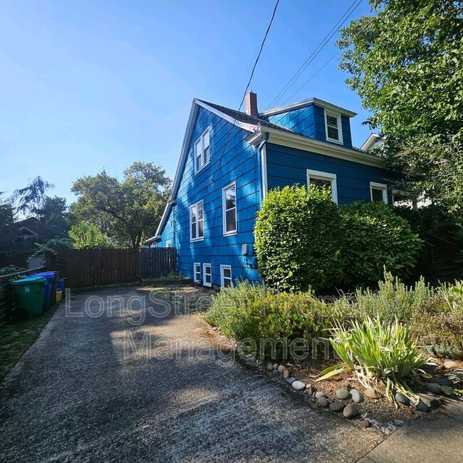 Building Photo - 4537 NE 8th Ave