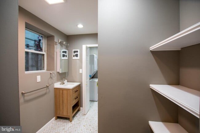 Building Photo - 919 Pine St