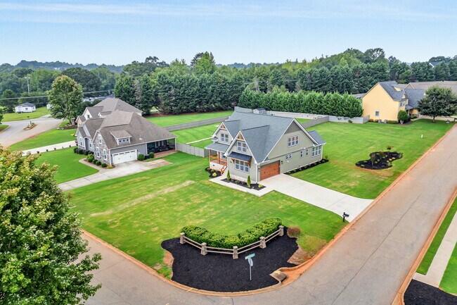 Building Photo - 117 Carshalton Dr