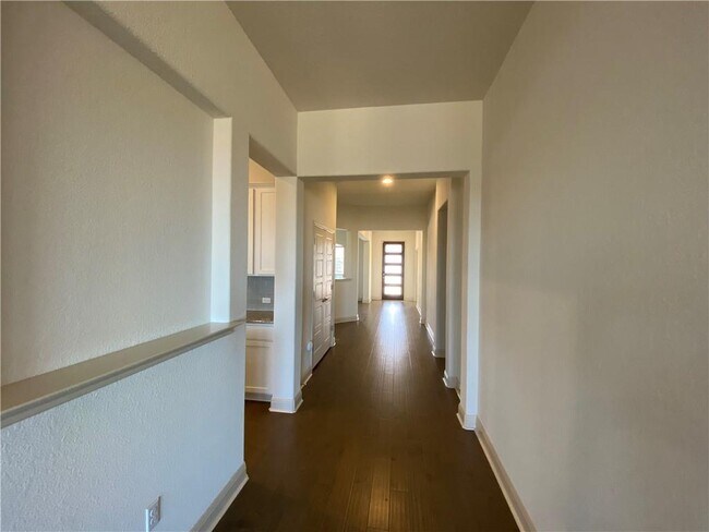 Building Photo - 16500 Aventura Ave