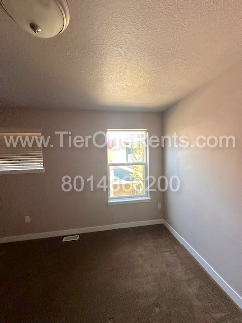 Building Photo - Apply this month and enjoy a $500 move-in ...