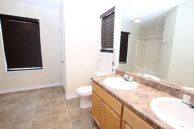 Building Photo - Pet Friendly 4BR Near NAS, Beaches & More!...