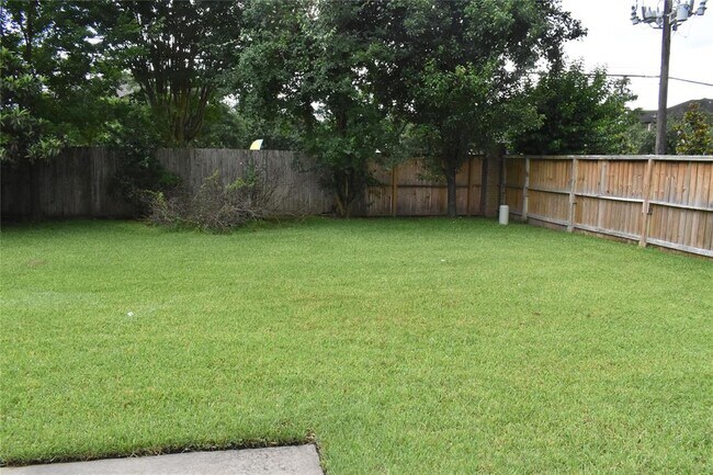 Building Photo - 11111 Sprucedale Ct