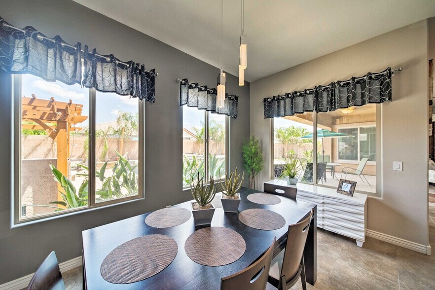 Building Photo - 18504 W Paradise Ln