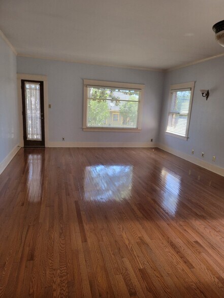 Livingroom and front balcony door - 642 W 8th St
