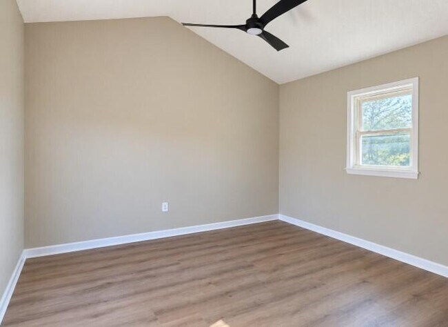 Building Photo - 204 Independence Ct