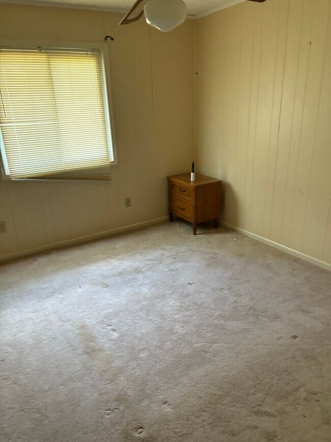 Building Photo - Spacious 4BR House in Knoxville