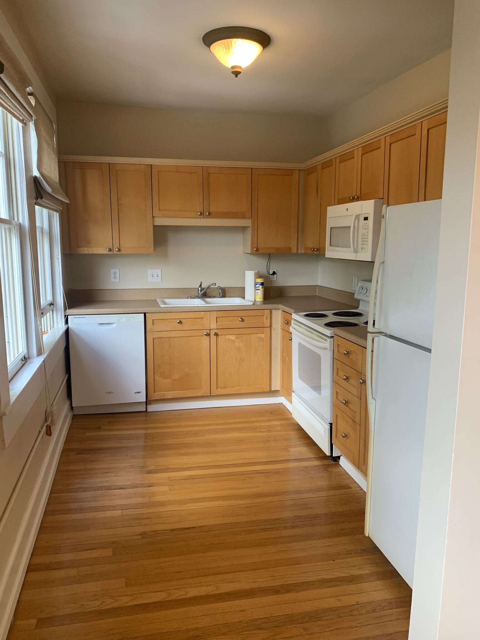 Building Photo - 1028 Saint Charles Ave. NE Apt. # 7