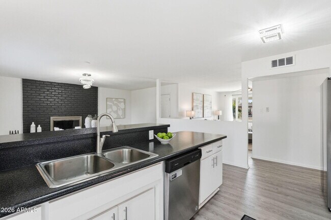 Building Photo - 2644 S Butte Ave