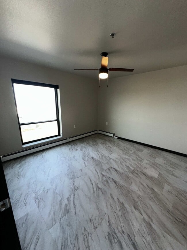 Building Photo - 360 32nd Ave W