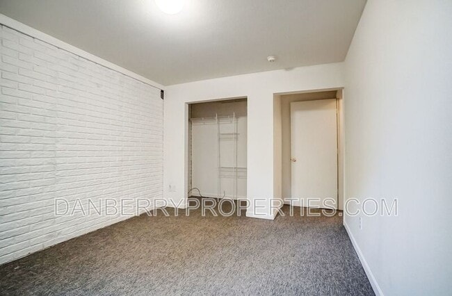 Building Photo - 3655 Willow Run Dr