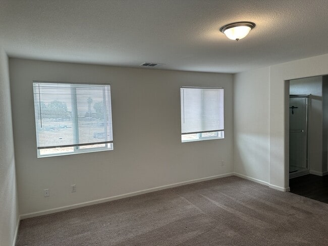 Building Photo - Manteca 5 Bedroom, 3 Bath Executive Style ...
