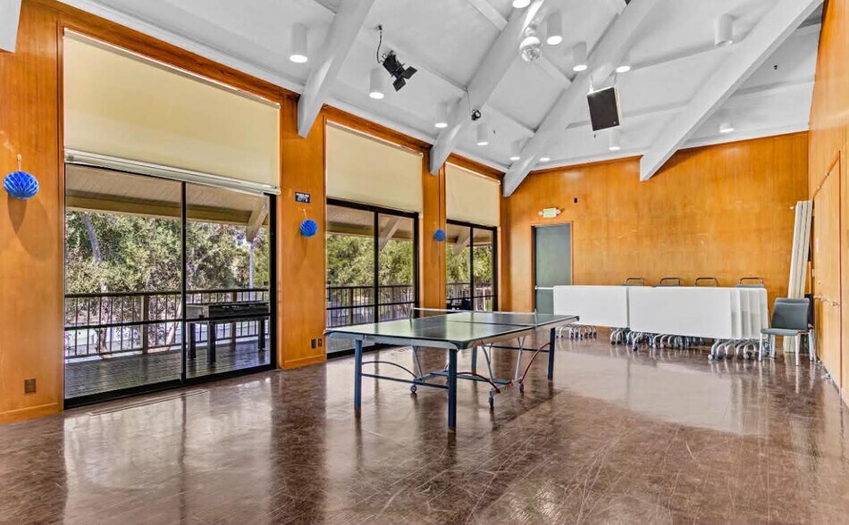 Building Photo - 300 N Civic Dr