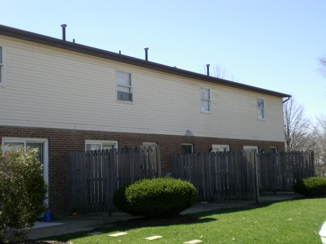 Building Photo - 2206 Harsh Ave SE