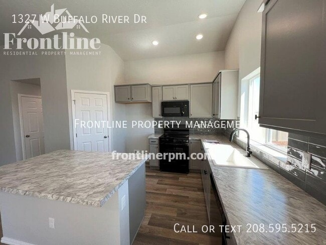 Building Photo - 1327 W Buffalo River Dr
