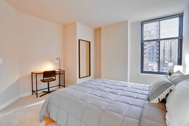 Building Photo - 550 14th St S