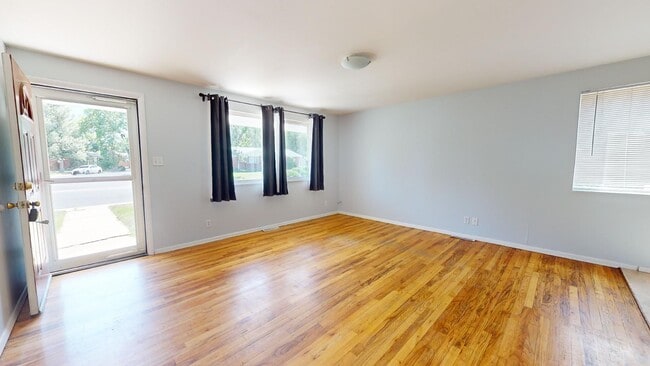 Building Photo - 3295 Euclid Ave