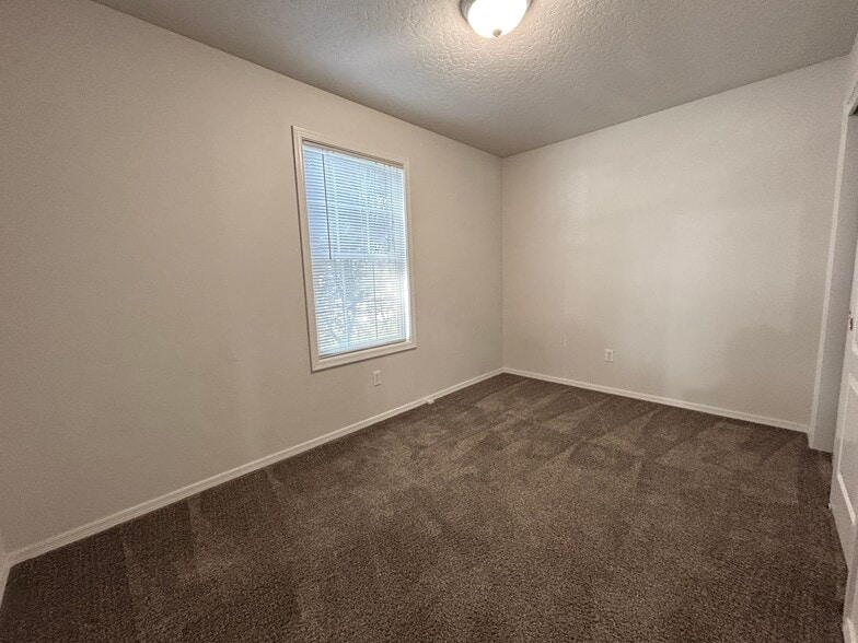 Building Photo - 12942 W Pinyon Ct