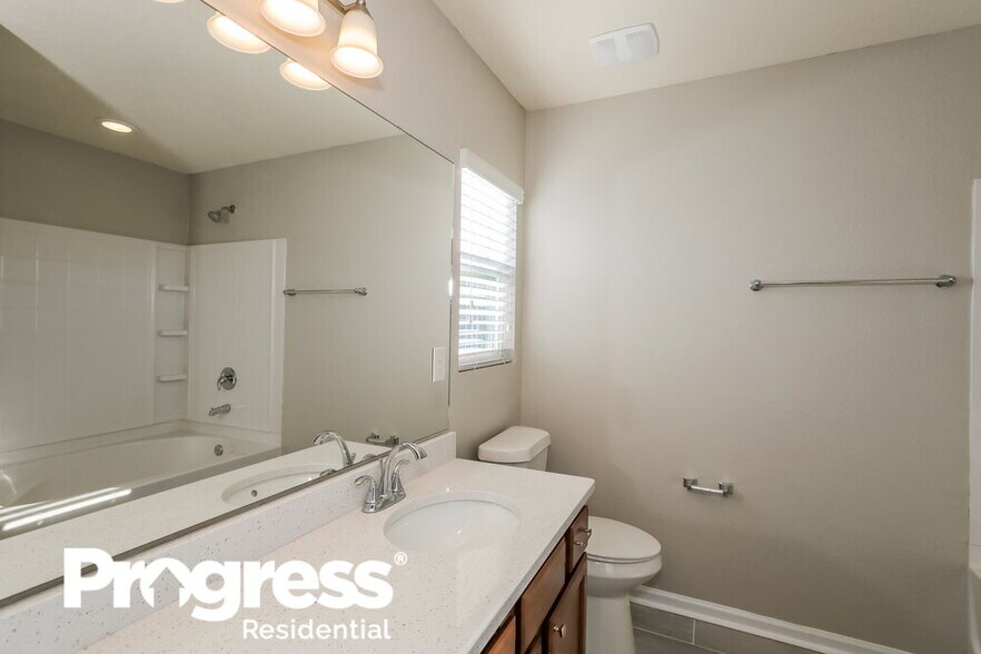 Building Photo - 3426 Canyon Falls Dr