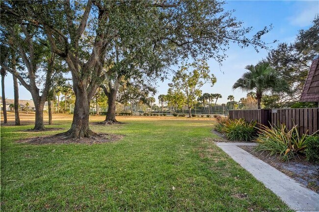 Building Photo - 3098 SW Sunset Trace Cir