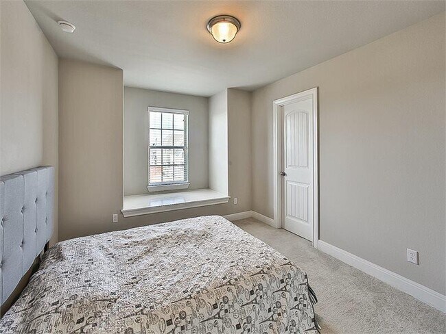 Building Photo - 15601 Cabrillo Way