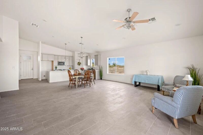 Building Photo - 38167 W San Juan Ave