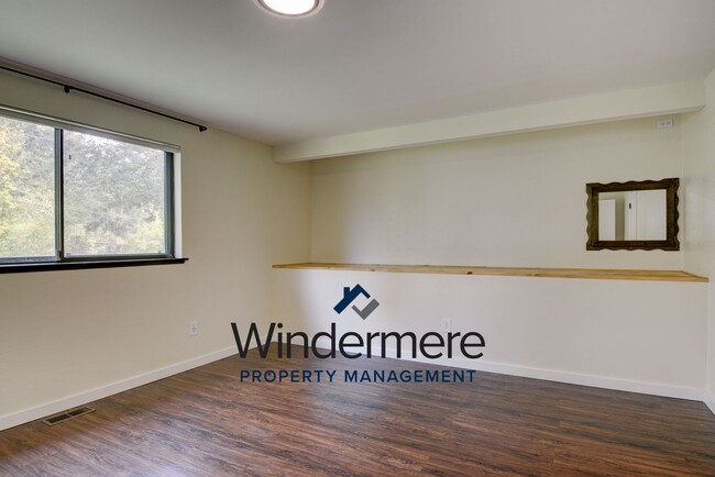 Building Photo - 3-bedroom, 2.5-bathroom With Private Beach Access