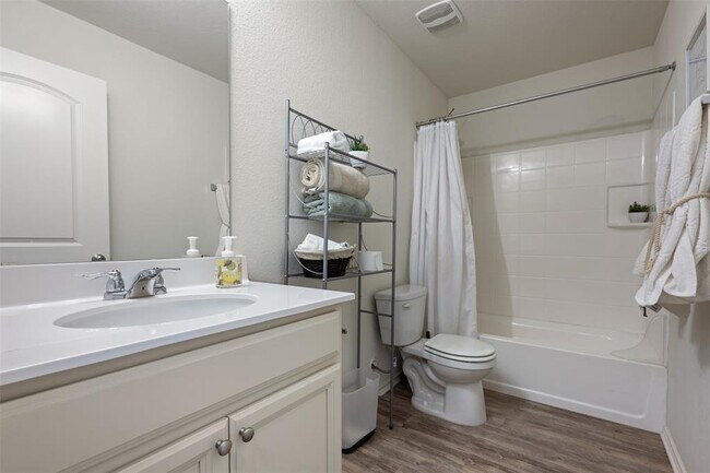 Building Photo - 328 Thornless Cir