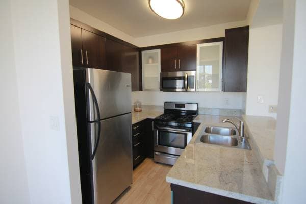 Building Photo - 884 Palm Ave