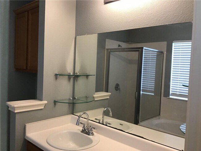 Building Photo - 400 Celery Loop