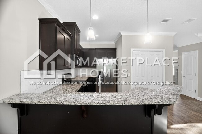 Building Photo - 635 Fairview Cir