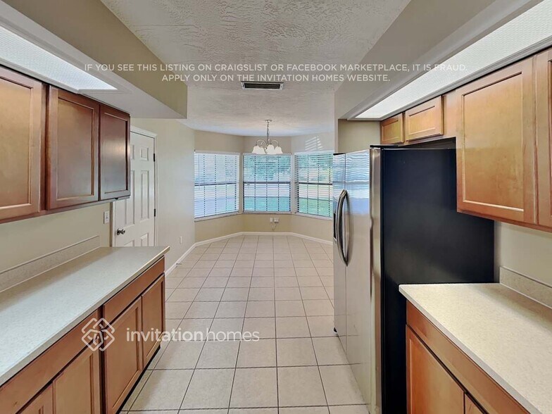 Building Photo - 3233 Vail View Dr