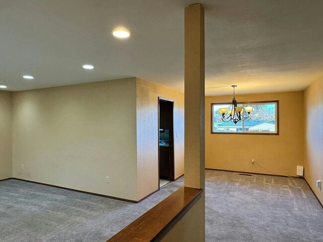 Building Photo - 407 N 58th Ave