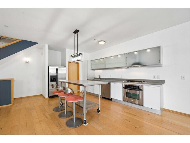 Building Photo - 2818 Aldrich Ave S