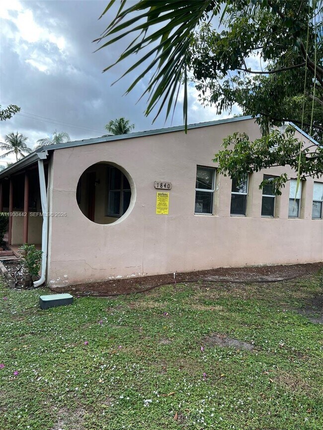 Building Photo - 1844 Taft St