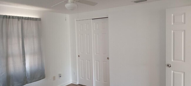 Building Photo - 131 E Camphor St
