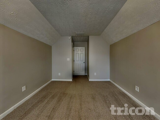 Building Photo - 25 Bermuda Cir