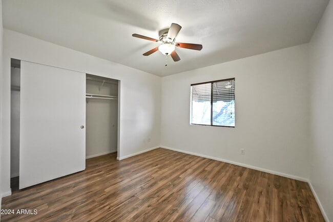 Building Photo - 729 E Cochise Dr