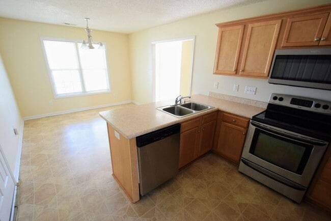 Building Photo - 1445 Avoncroft Dr