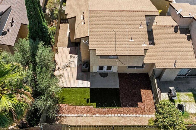 Building Photo - 661 Parkview Dr