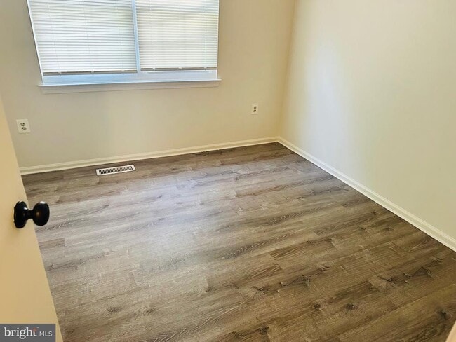 Building Photo - 22 Alden Ct