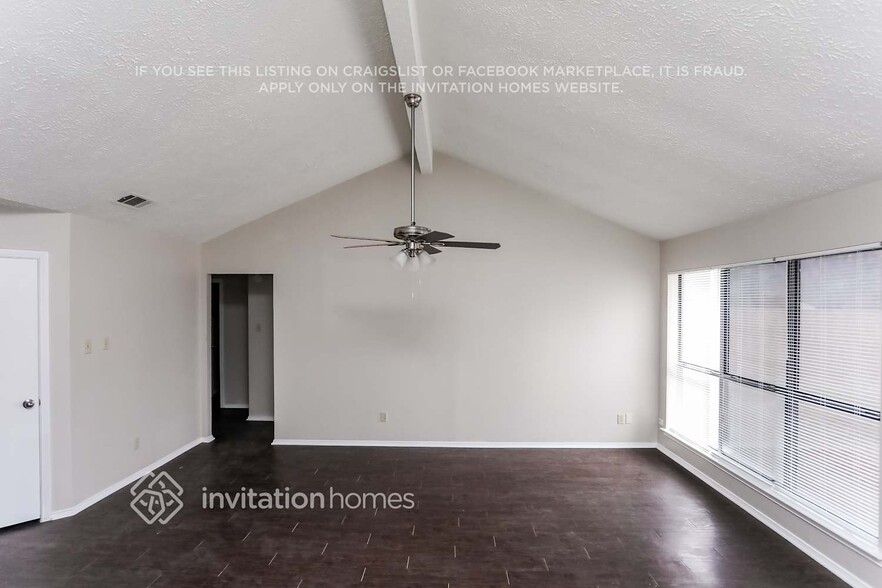 Building Photo - 722 Marigold Dr