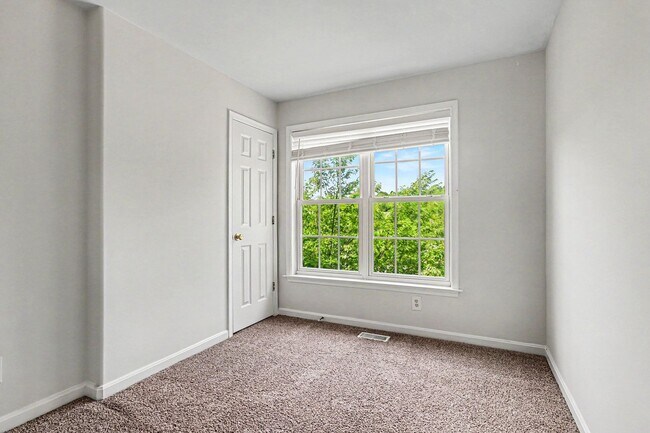 Building Photo - $2,295/Month | 3 Bed | 2.5 Bath | End-Unit Townhome in Belmont at Carmel Church | New HVAC | Wood...