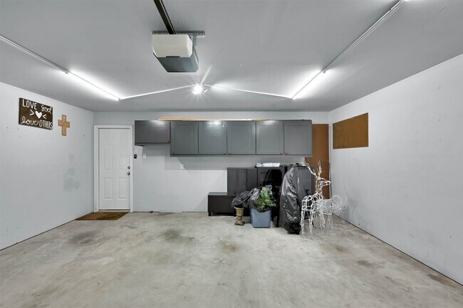 Building Photo - 84 Oak Grove Ln