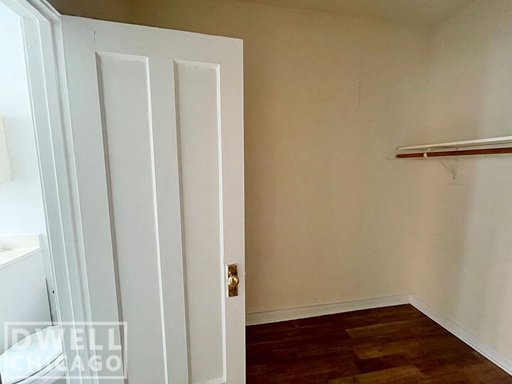 Building Photo - 6900 N Lakewood Ave