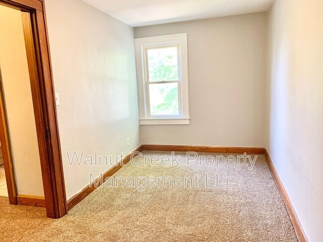 Building Photo - 1911 E 34th St