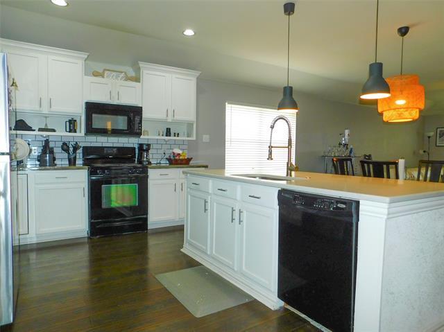 Building Photo - 2020 Jasmine Valley Drive