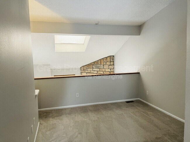 Building Photo - 453 S Kittredge St