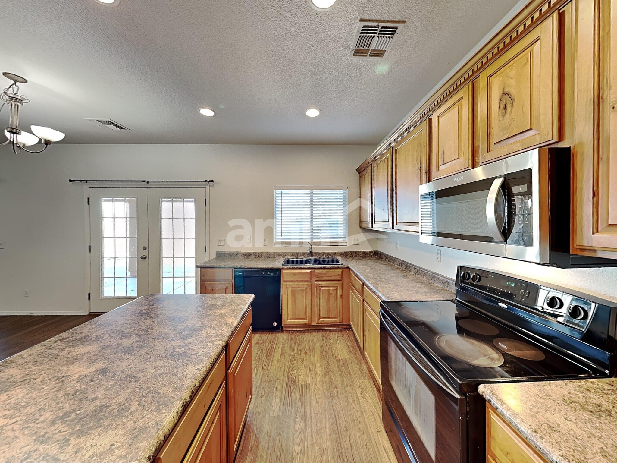 Building Photo - 782 E Christopher St